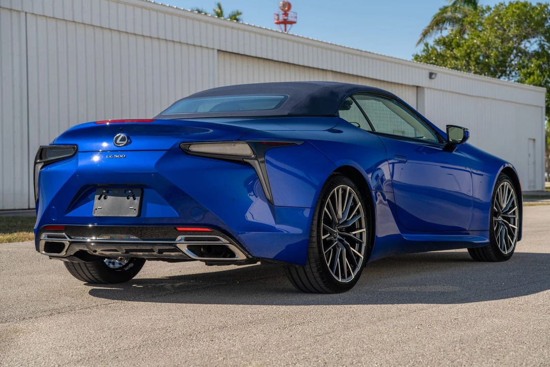 2024 Lexus LC - Image 11 of 31