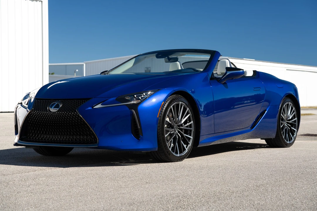 2024 Lexus LC - Image 19 of 31