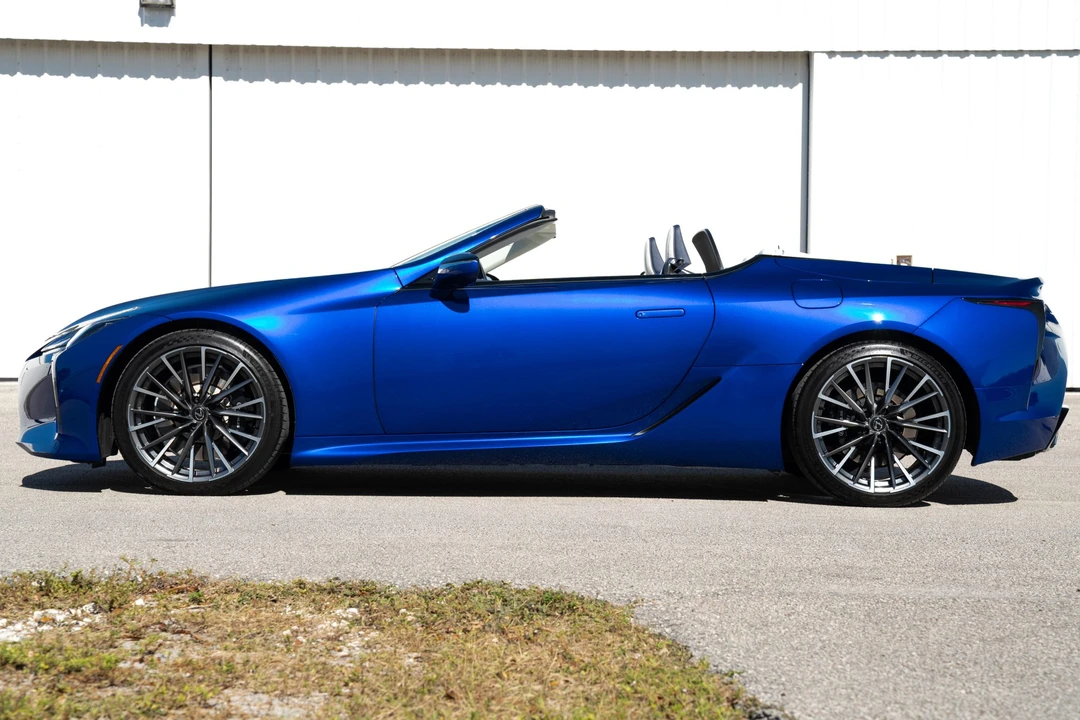 2024 Lexus LC - Image 20 of 31