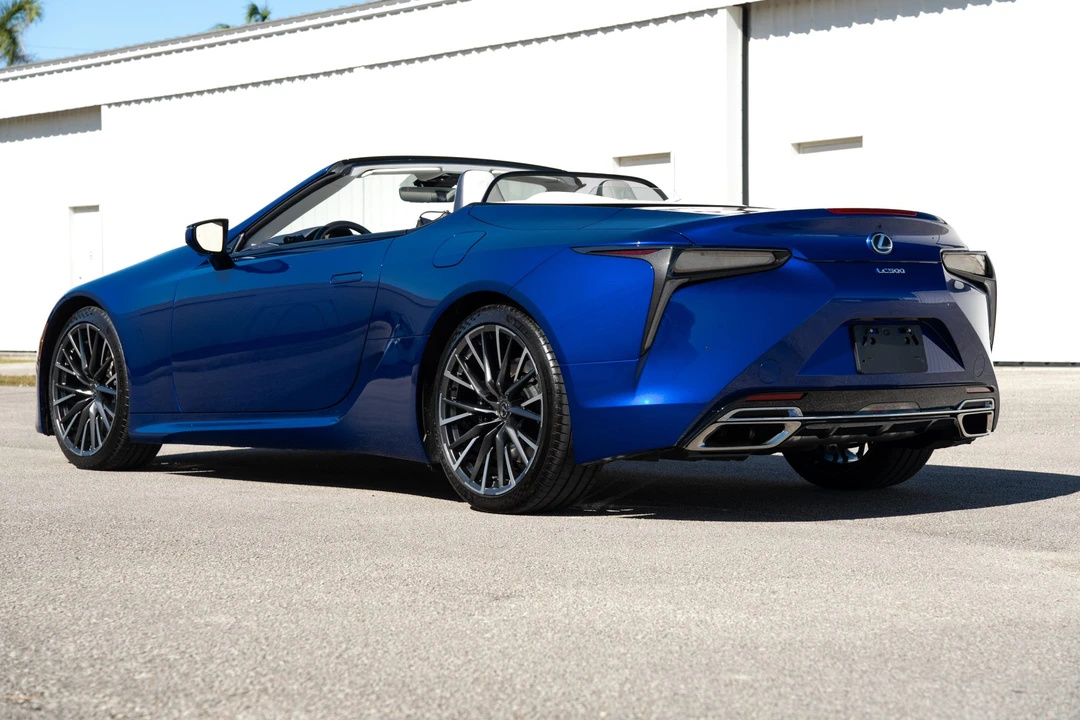 2024 Lexus LC - Image 21 of 31
