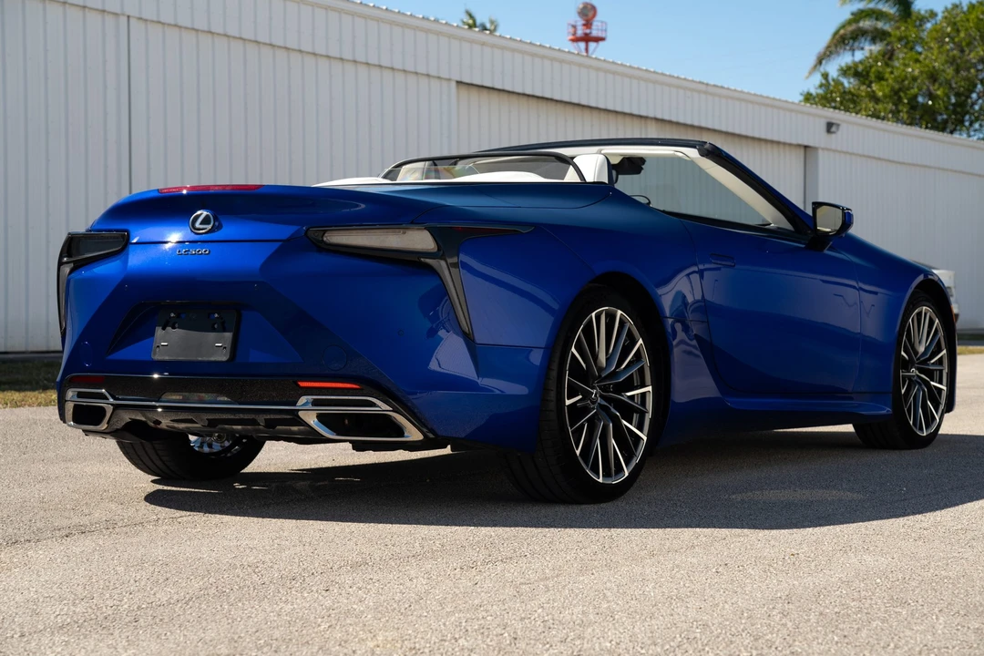2024 Lexus LC - Image 23 of 31