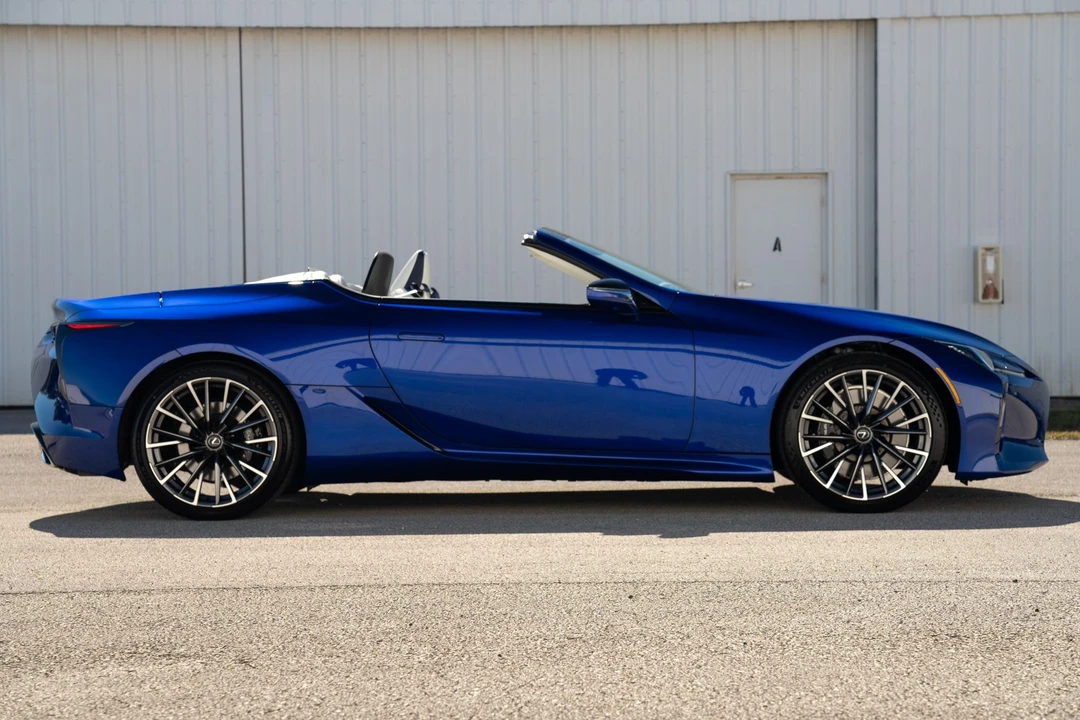 2024 Lexus LC - Image 24 of 31