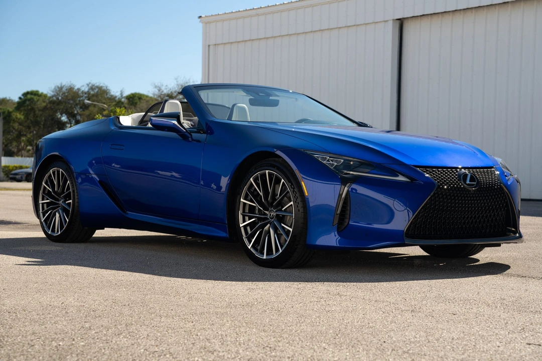 2024 Lexus LC - Image 25 of 31