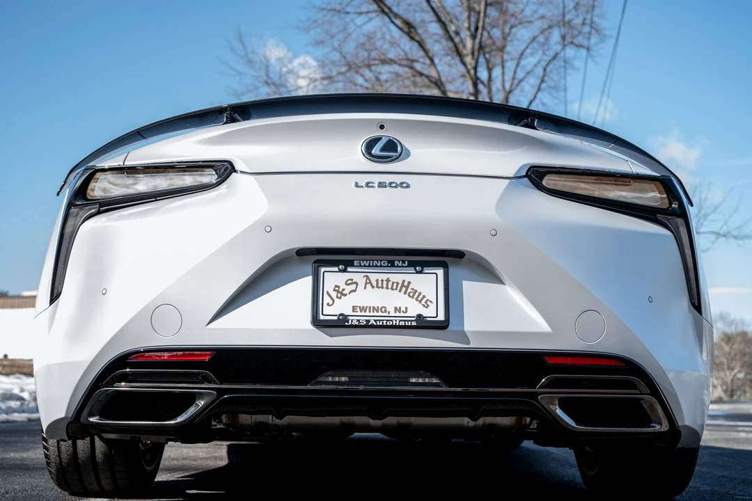 2024 Lexus LC - Image 18 of 31