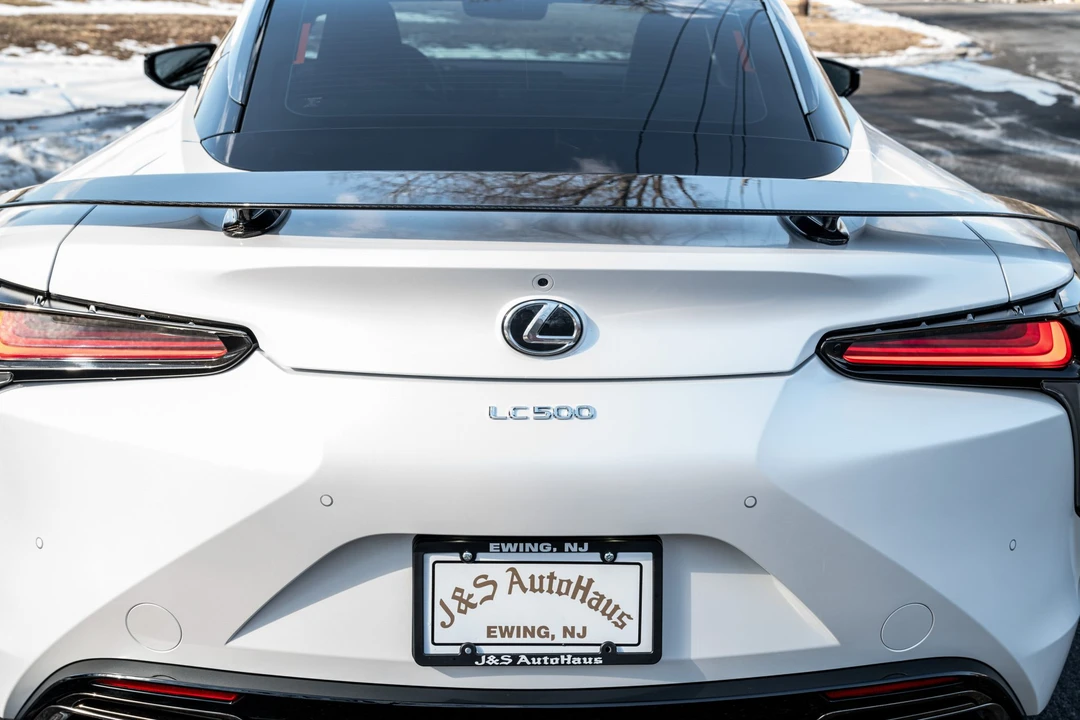 2024 Lexus LC - Image 17 of 31