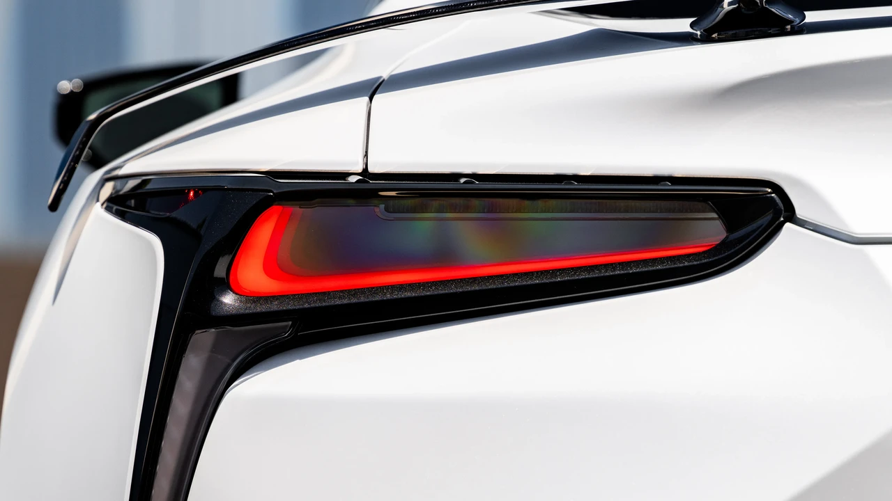 2024 Lexus LC - Image 16 of 31