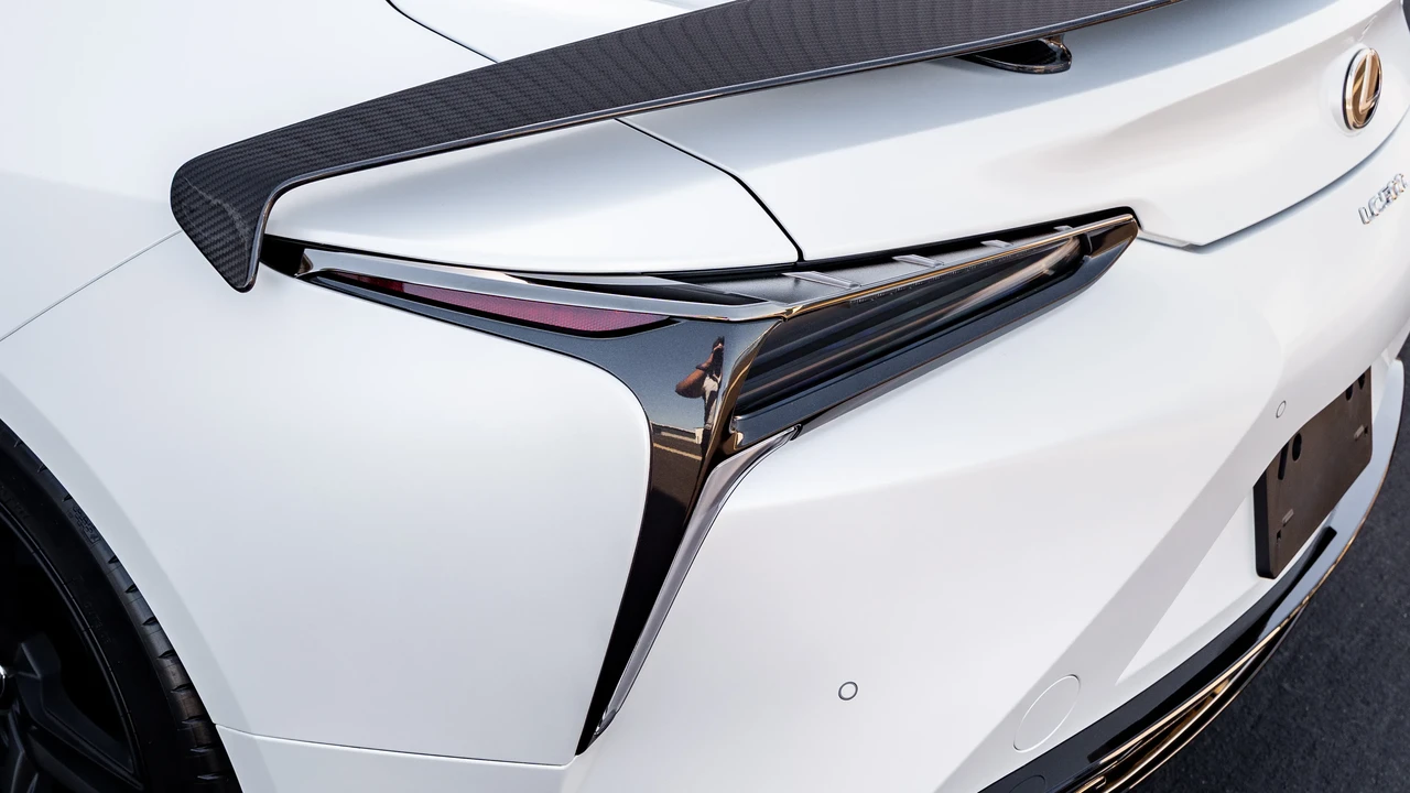 2024 Lexus LC - Image 14 of 31