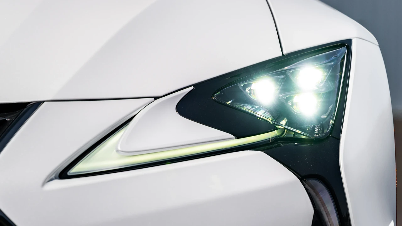 2024 Lexus LC - Image 11 of 31