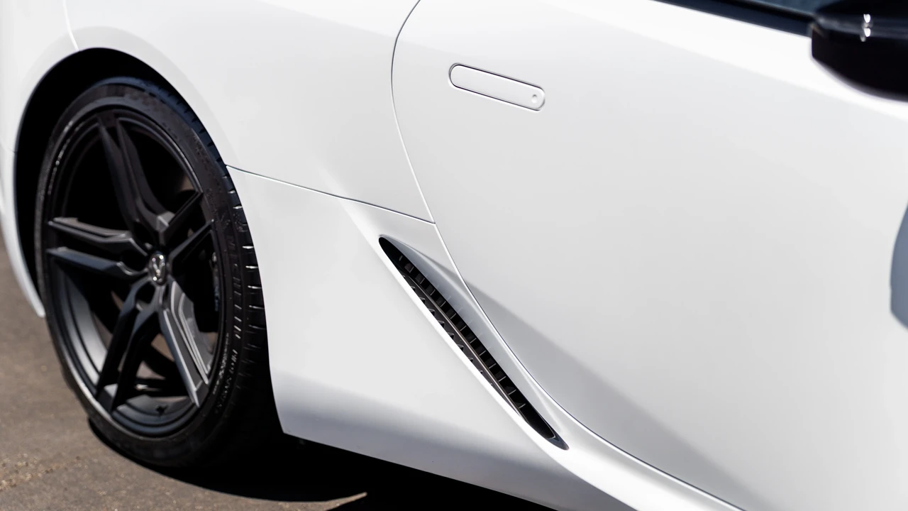 2024 Lexus LC - Image 27 of 31