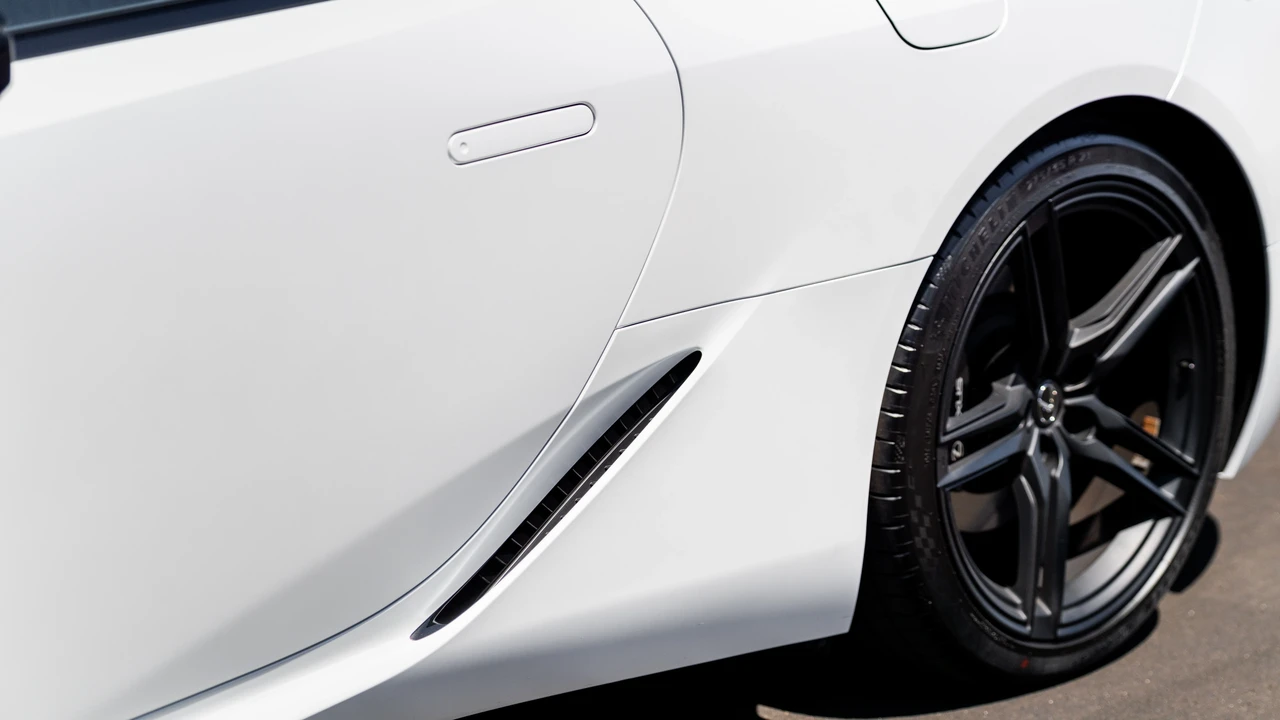 2024 Lexus LC - Image 28 of 31