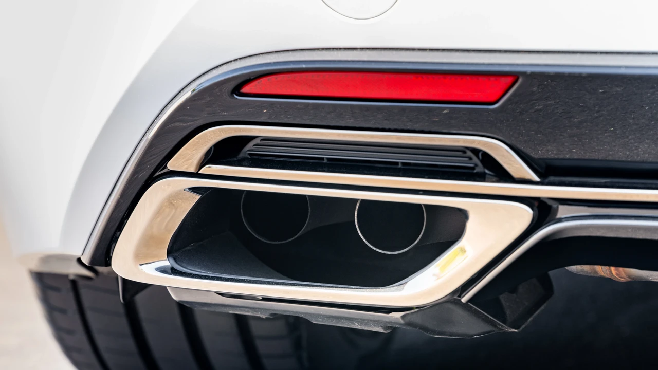 2024 Lexus LC - Image 18 of 31