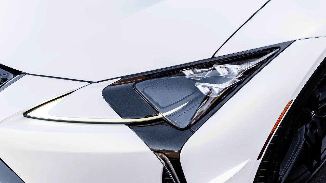 2024 Lexus LC - Image 13 of 31