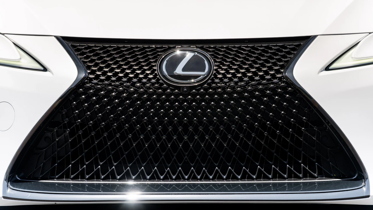 2024 Lexus LC - Image 26 of 31