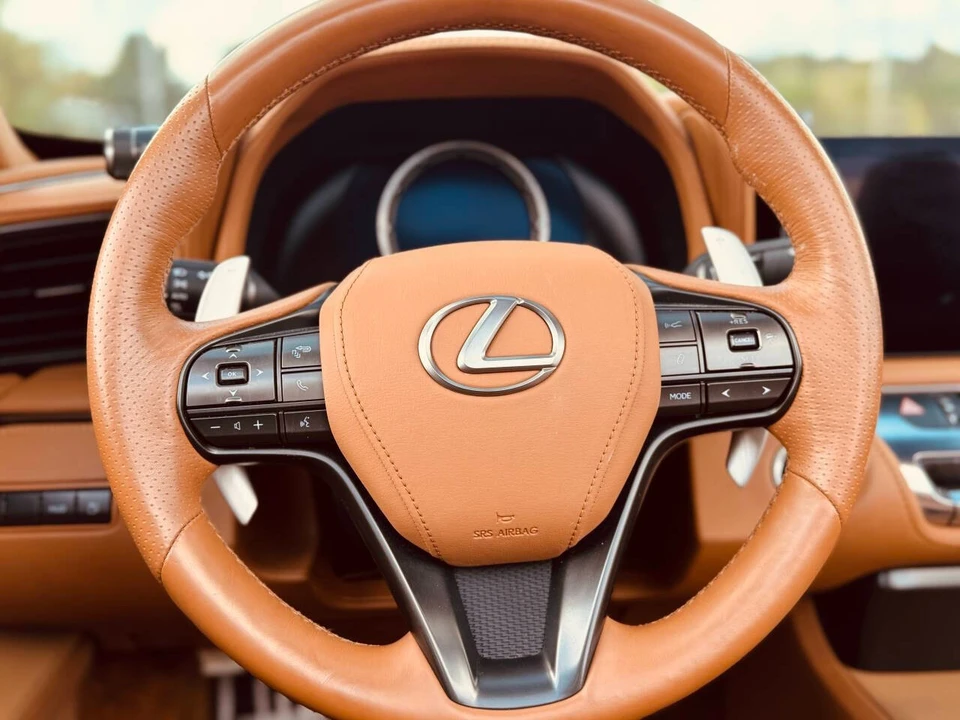 2024 Lexus LC - Image 17 of 21