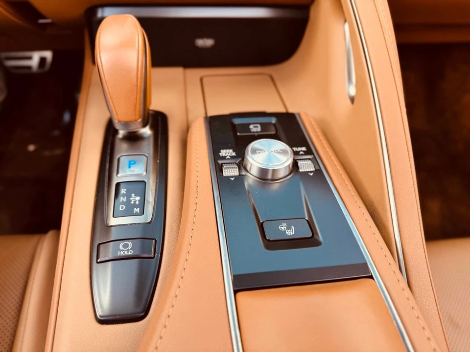 2024 Lexus LC - Image 19 of 21