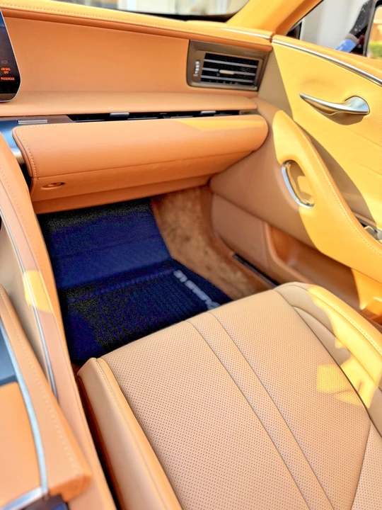 2024 Lexus LC - Image 17 of 26