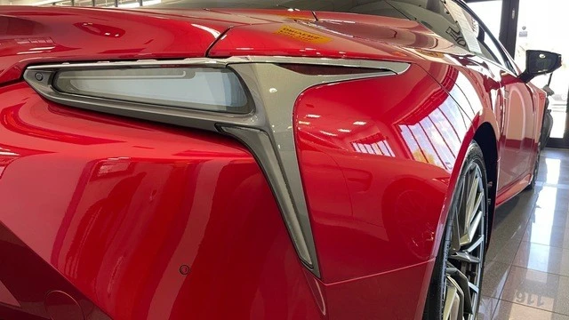 2024 Lexus LC - Image 17 of 21