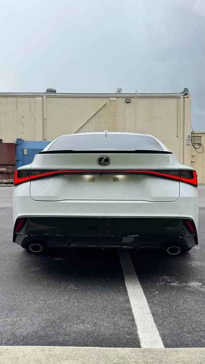 2024 Lexus LS 5th Gen - Image 18 of 18