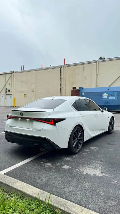 2024 Lexus LS 5th Gen - Image 16 of 18
