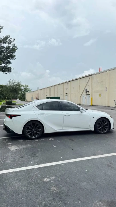 2024 Lexus LS 5th Gen - Image 17 of 18