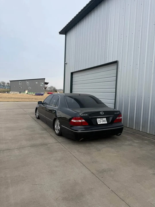 2004 Lexus LS 3rd Gen - Image 2 of 10