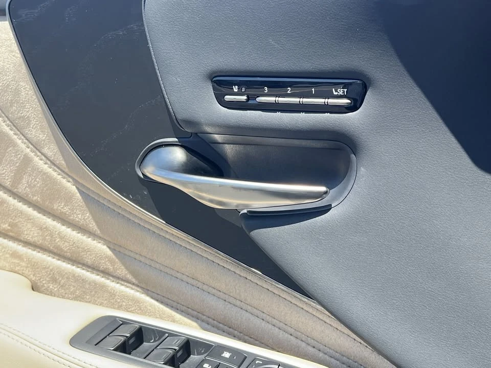 2024 Lexus LS 5th Gen - Image 12 of 20