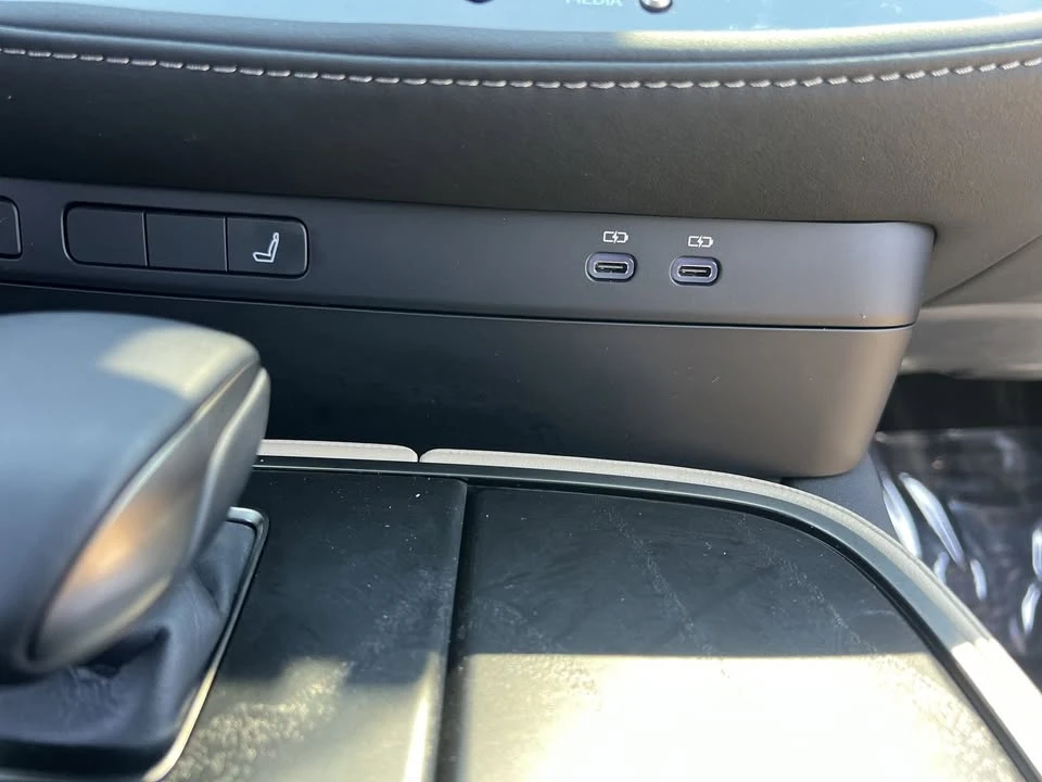 2024 Lexus LS 5th Gen - Image 6 of 20