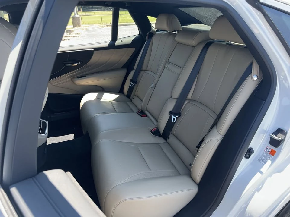 2024 Lexus LS 5th Gen - Image 15 of 20