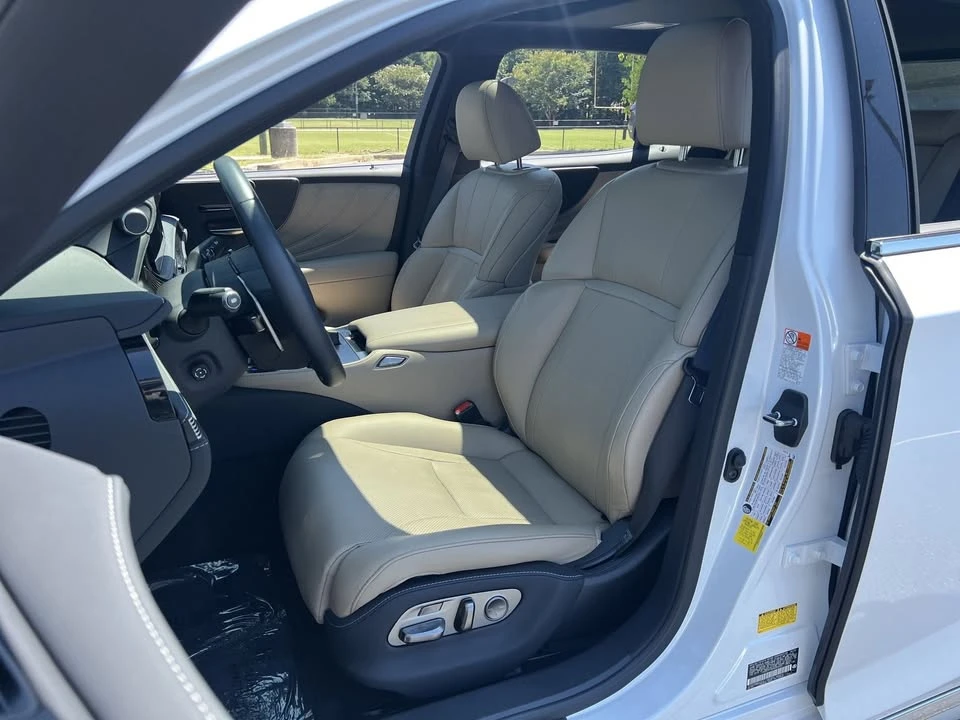 2024 Lexus LS 5th Gen - Image 14 of 20
