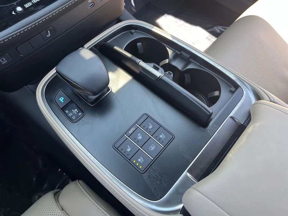 2024 Lexus LS 5th Gen - Image 7 of 20