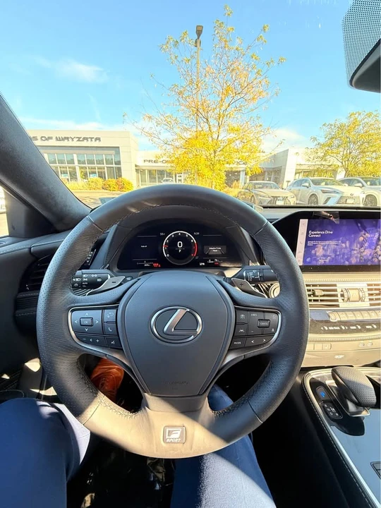 2024 Lexus LS 5th Gen - Image 9 of 10