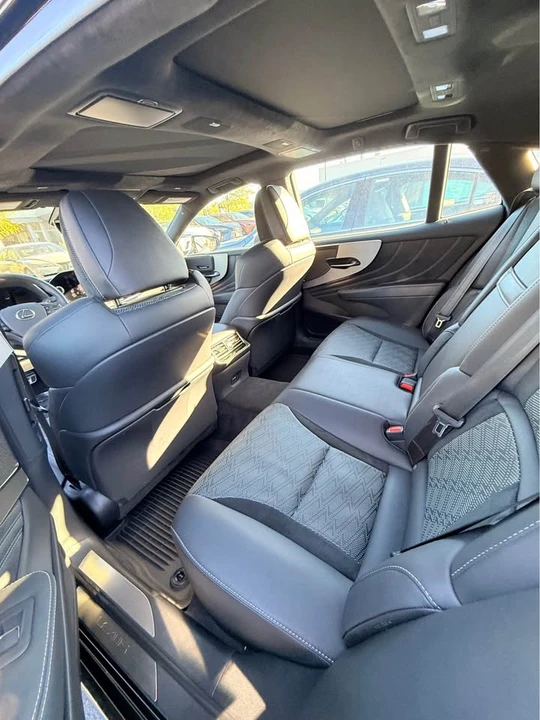 2024 Lexus LS 5th Gen - Image 6 of 10