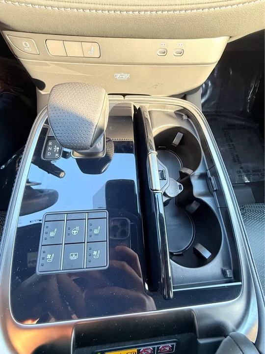 2024 Lexus LS 5th Gen - Image 7 of 10