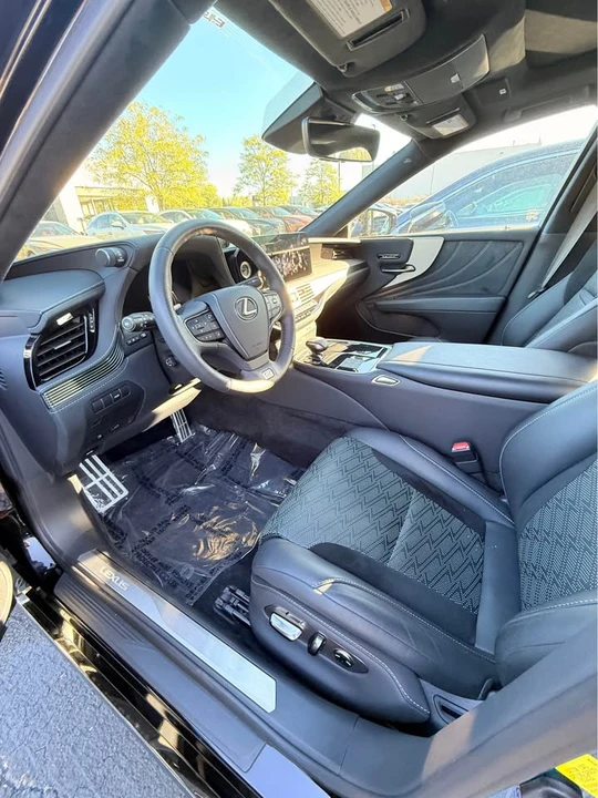 2024 Lexus LS 5th Gen - Image 5 of 10