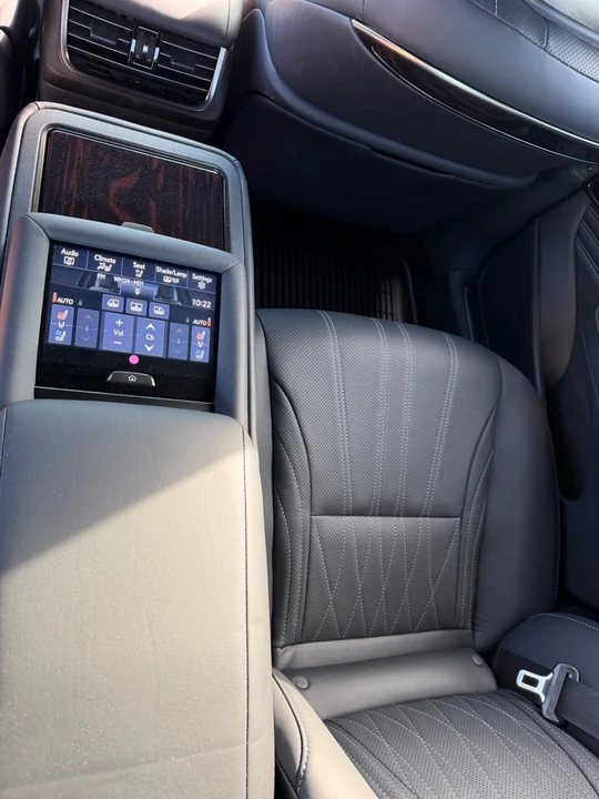 2024 Lexus LS 5th Gen - Image 26 of 31