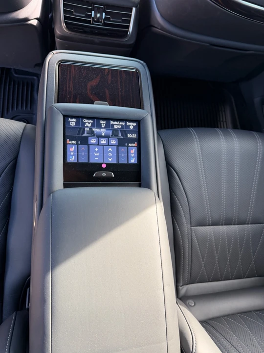 2024 Lexus LS 5th Gen - Image 27 of 31
