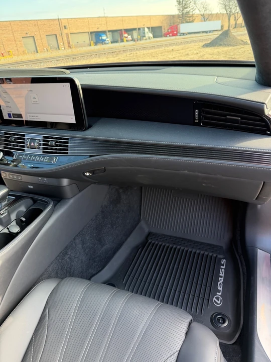 2024 Lexus LS 5th Gen - Image 29 of 31