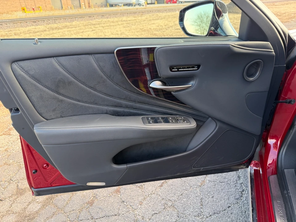2024 Lexus LS 5th Gen - Image 20 of 21