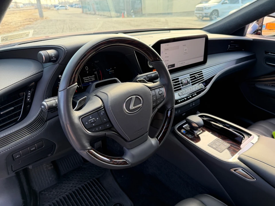 2024 Lexus LS 5th Gen - Image 22 of 31