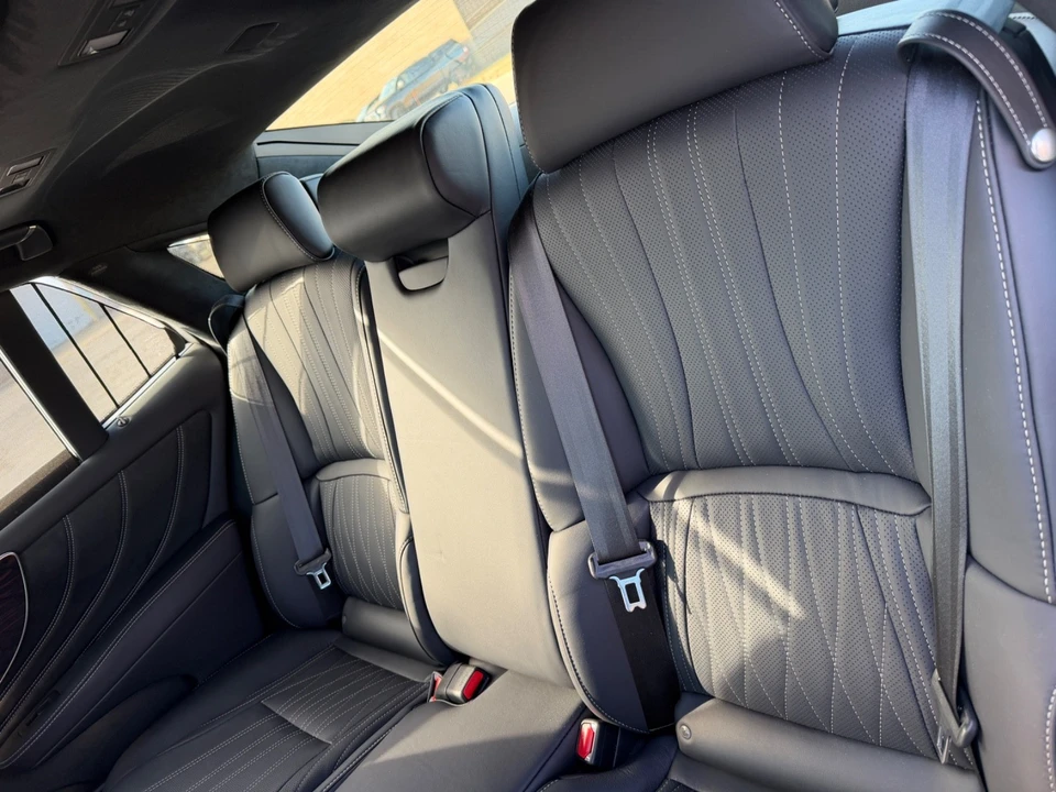 2024 Lexus LS 5th Gen - Image 24 of 31