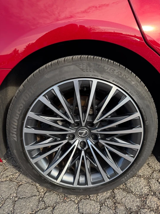 2024 Lexus LS 5th Gen - Image 18 of 21