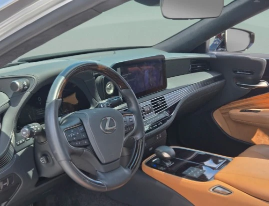 2024 Lexus LS 5th Gen - Image 9 of 11
