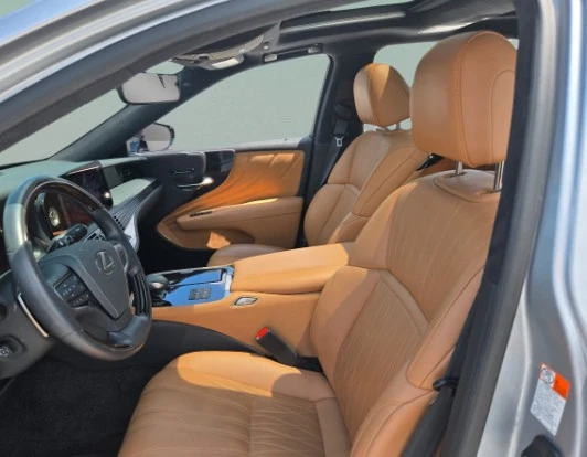 2024 Lexus LS 5th Gen - Image 10 of 11