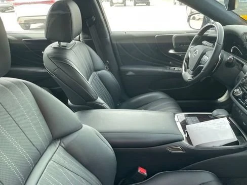 2024 Lexus LS 5th Gen - Image 8 of 10