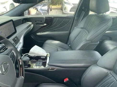 2024 Lexus LS 5th Gen - Image 9 of 10