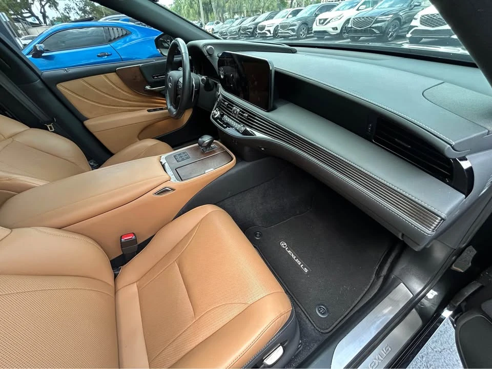 2024 Lexus LS 5th Gen - Image 5 of 8
