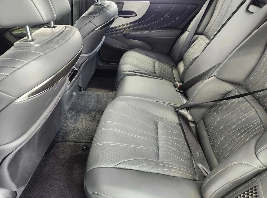 2024 Lexus LS 5th Gen - Image 11 of 11
