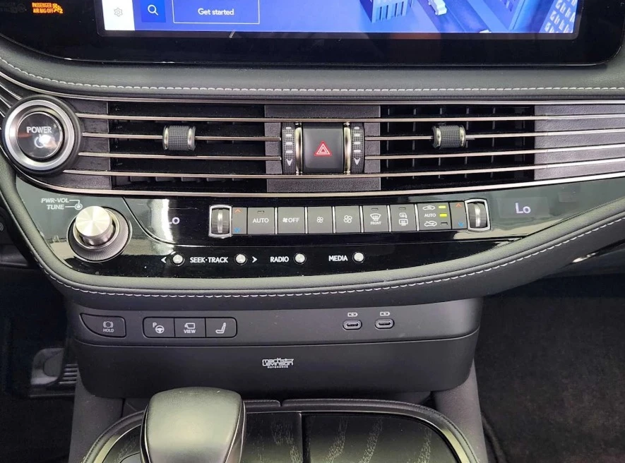 2024 Lexus LS 5th Gen - Image 9 of 11