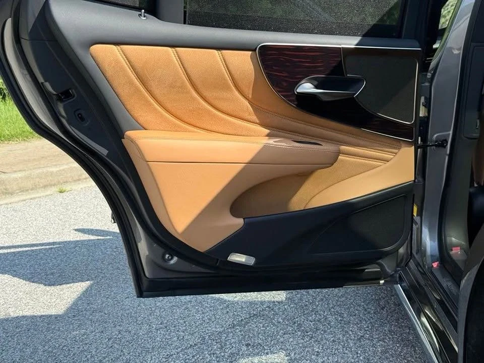 2024 Lexus LS 5th Gen - Image 16 of 18
