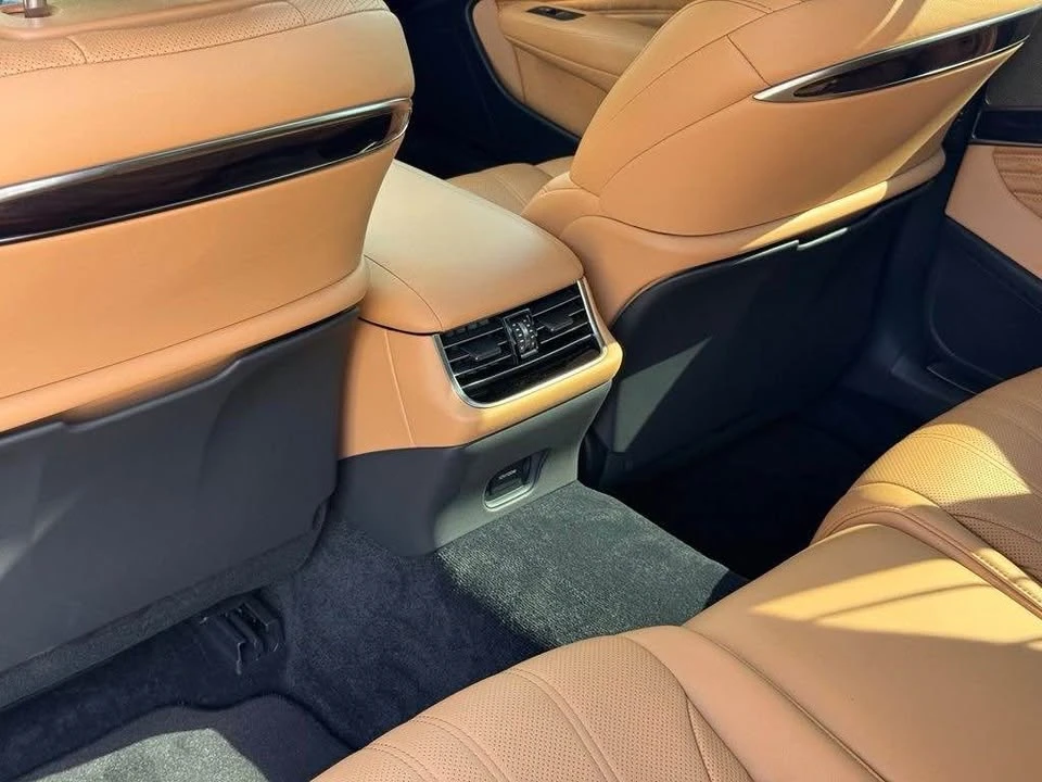 2024 Lexus LS 5th Gen - Image 18 of 18